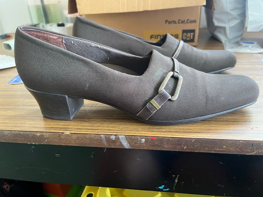 Munro American brown square toe buckle strap low heel dress pumps